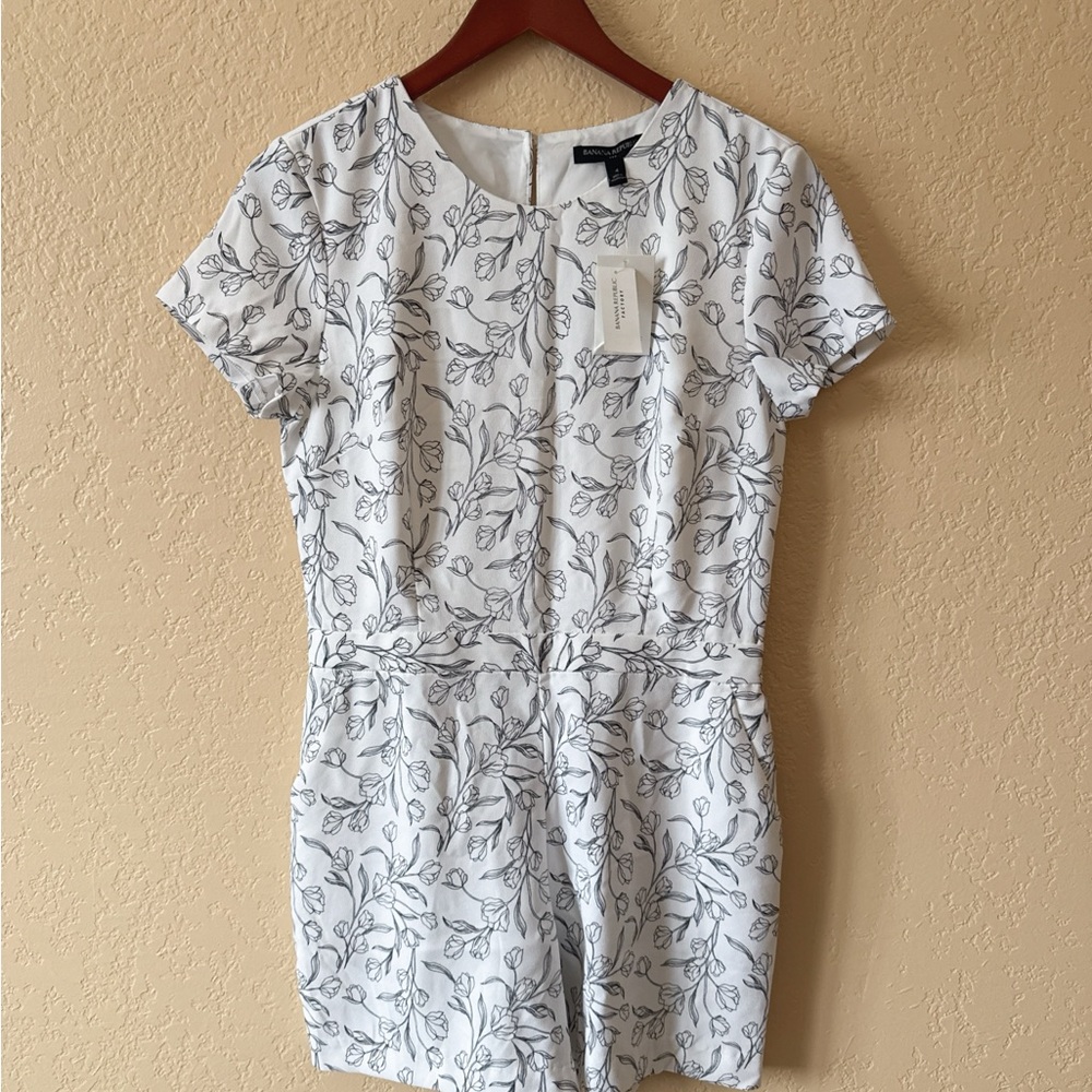 Banana Republic Women’s White and Black Floral Print Romper Size 4 - Picture 2 of 8